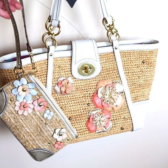 Coach Hamptons Straw Floral Applique Weekender Tote Coral/White & Wristlet NWT - Picture 11 of 17
